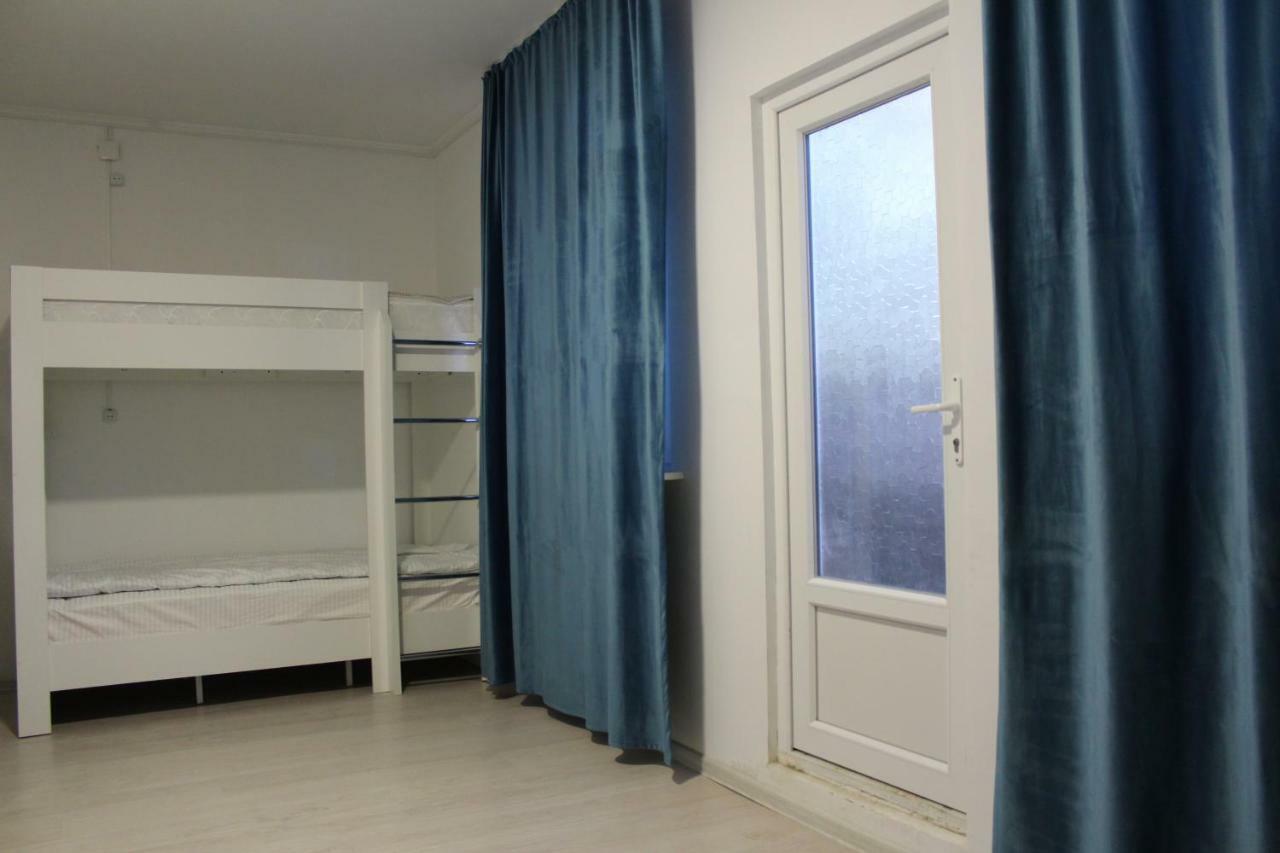 Park Hostel أوش المظهر الخارجي الصورة