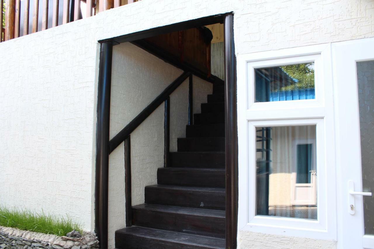 Park Hostel أوش المظهر الخارجي الصورة