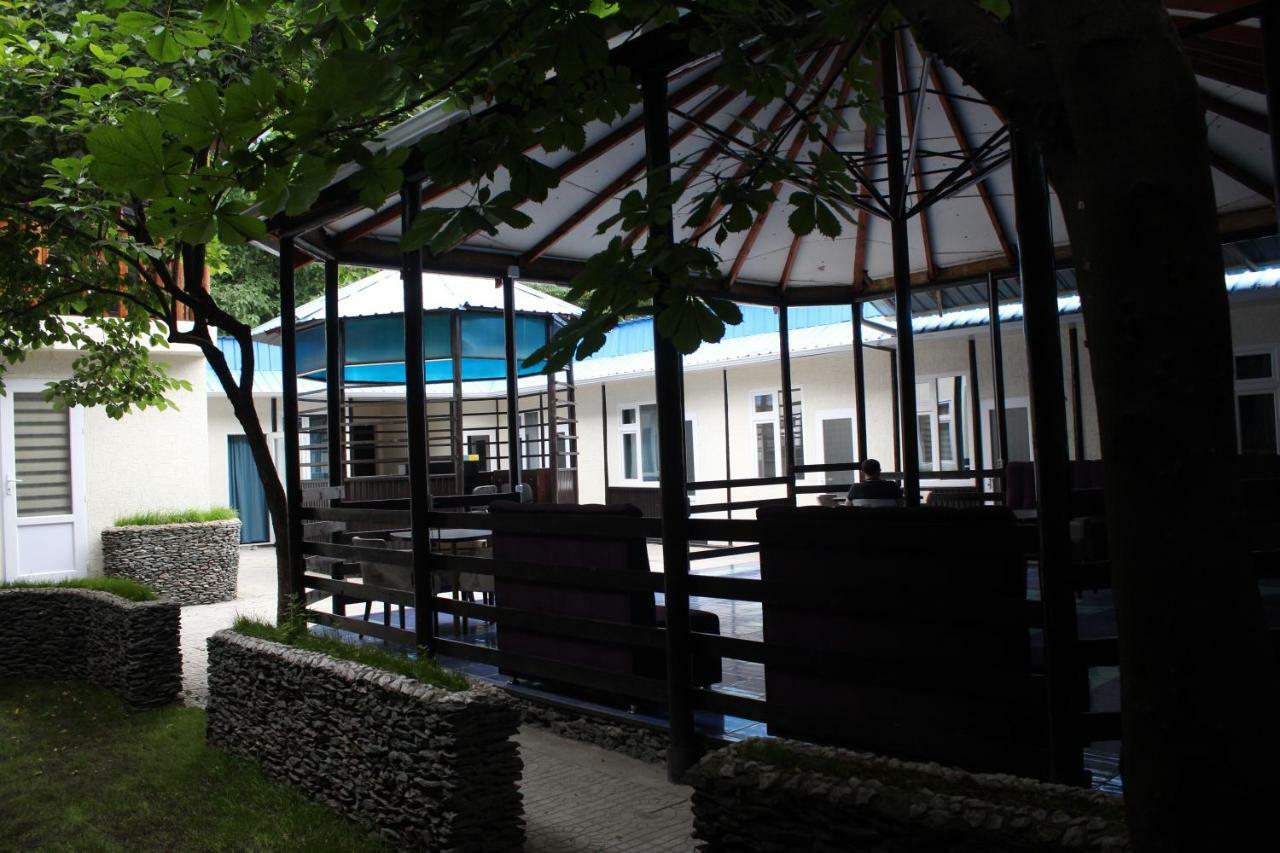 Park Hostel أوش المظهر الخارجي الصورة