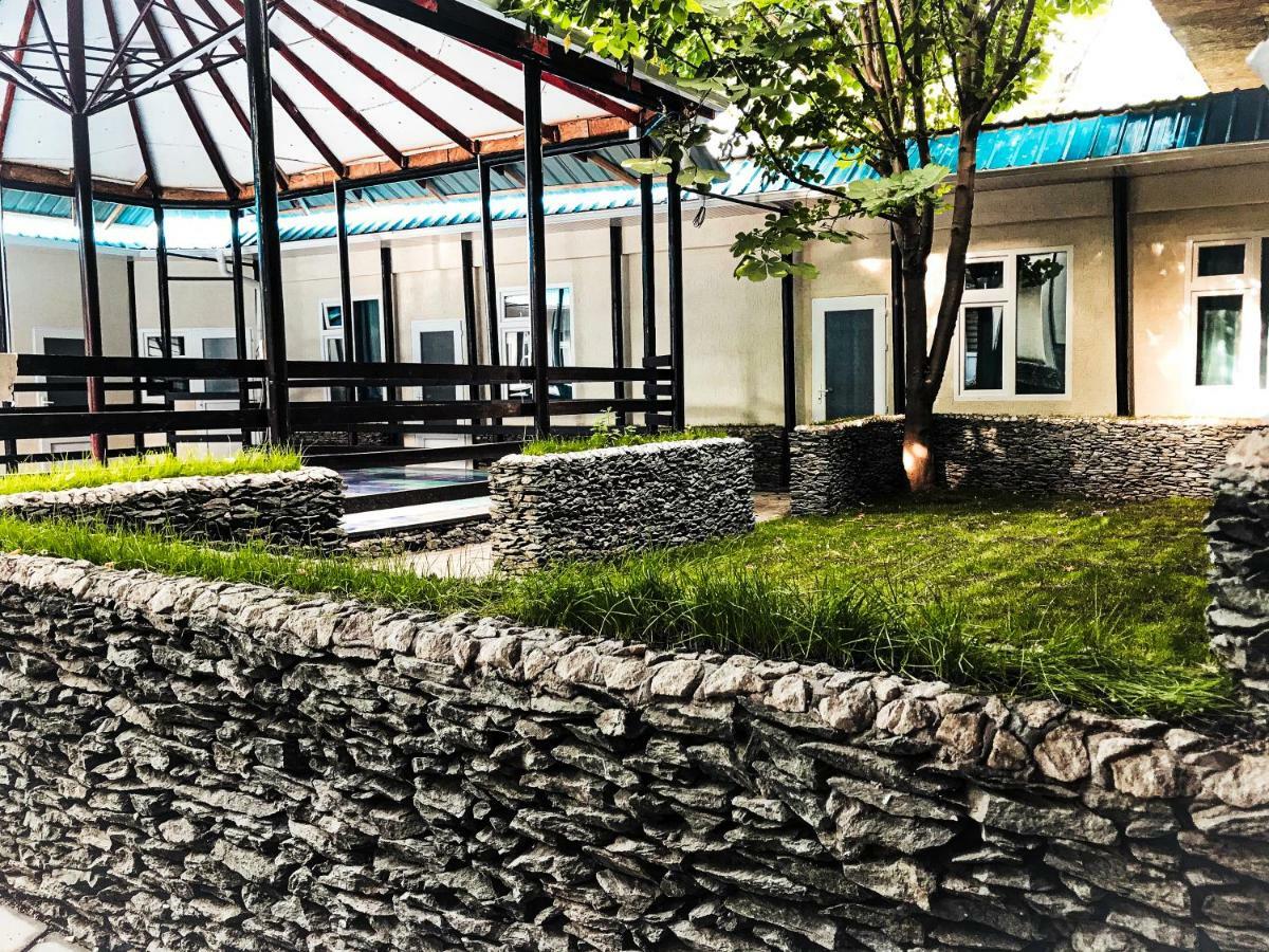 Park Hostel أوش المظهر الخارجي الصورة